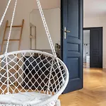 Center - Reserved Parking & Wi-fi