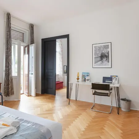 Lägenhet Center - Reserved Parking & Wi-fi *