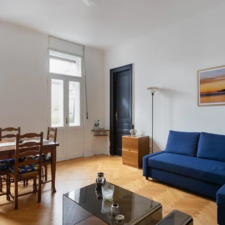 Center - Reserved Parking & Wi-fi Apartment *