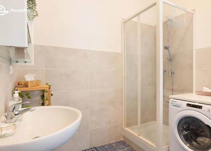 Center - Reserved Parking & Wi-fi *