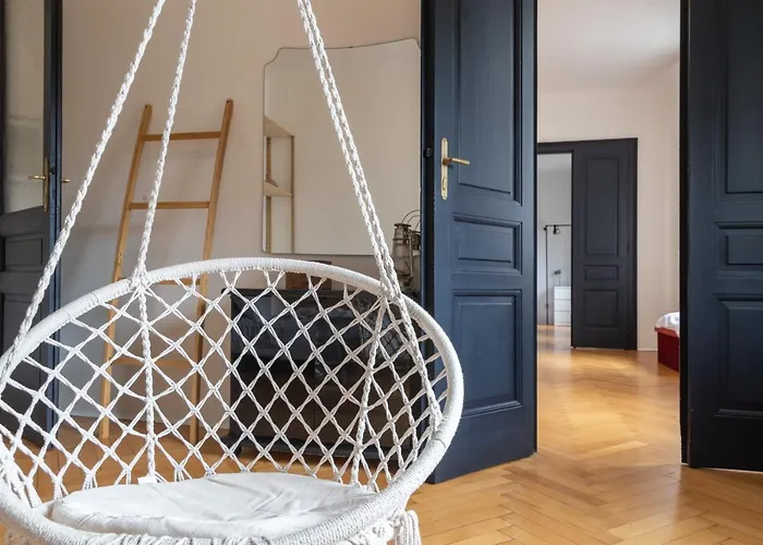 Center - Reserved Parking & Wi-fi