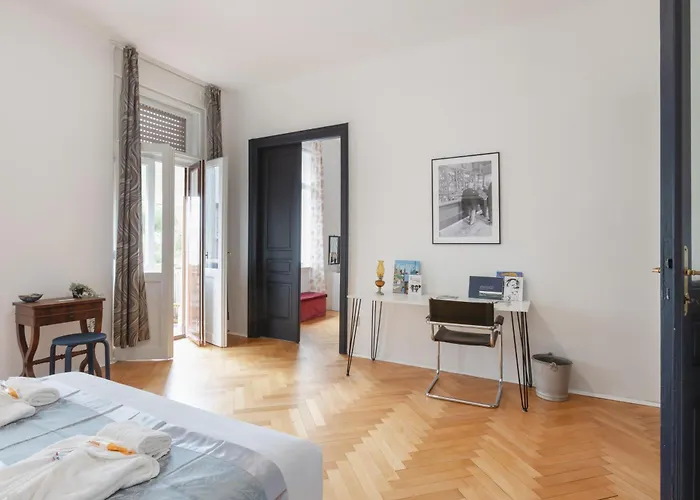 Apartment Center - Reserved Parking & Wi-fi *