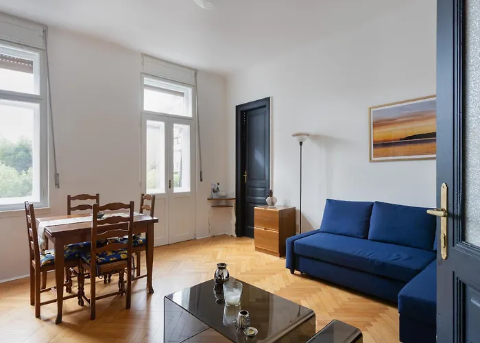 Center - Reserved Parking & Wi-fi Apartment *