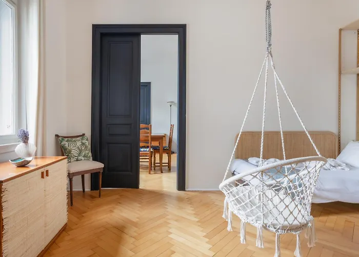 Center - Reserved Parking & Wi-fi *